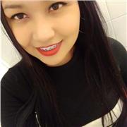 Profesor de sociales ofrece clases alumnos en la cuidado de pasto